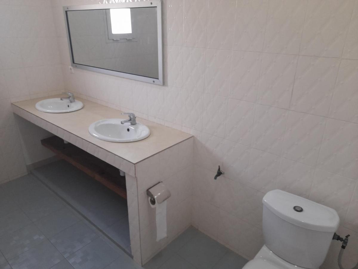 Appartement Familial Spacieux Avec Climatisation Ziguinchor Exterior photo