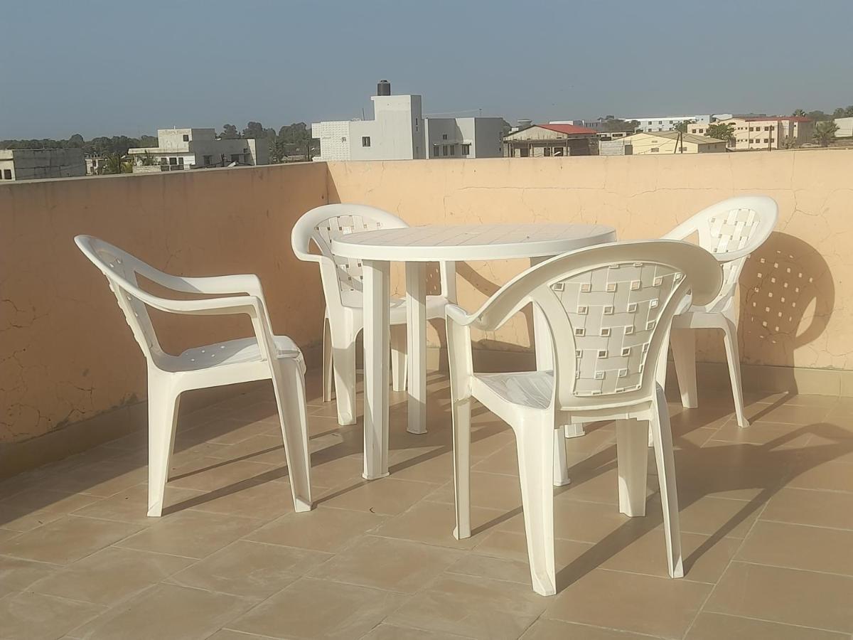 Appartement Familial Spacieux Avec Climatisation Ziguinchor Exterior photo